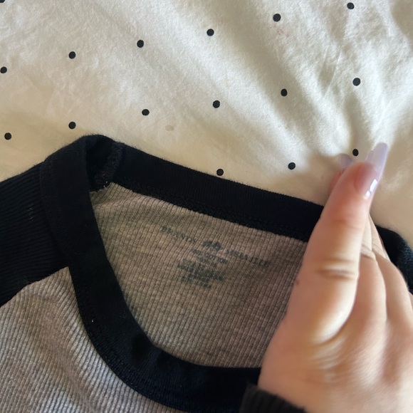 Brandy Melville ribbed tee shirt - Picture 2 of 2
